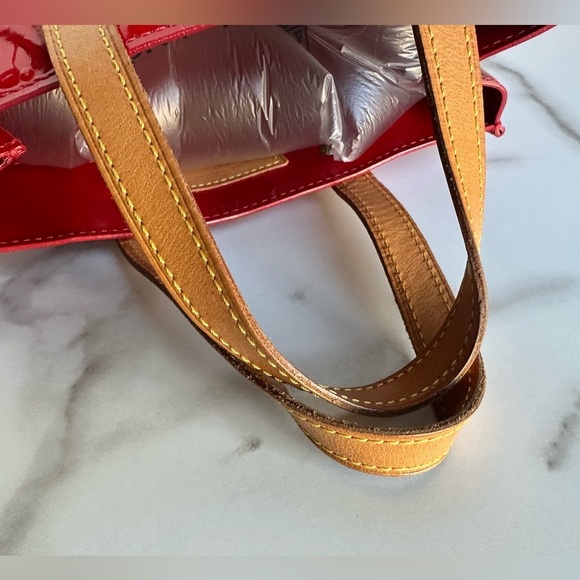 Authentic Louis Vuitton VERNIS mini bag w/COA - Picture 9 of 13